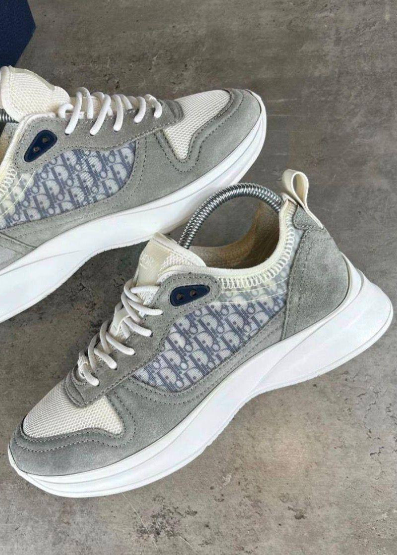 Dior B25 – White